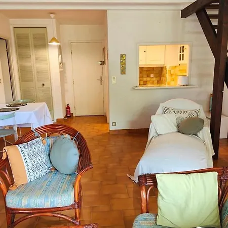Charming With Pleasant Terrace Apartment Saint-Raphael (Var)